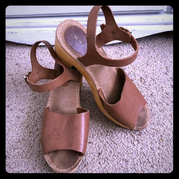 Ecote Shoes - REPOSH: Ecote wooden heel sandals